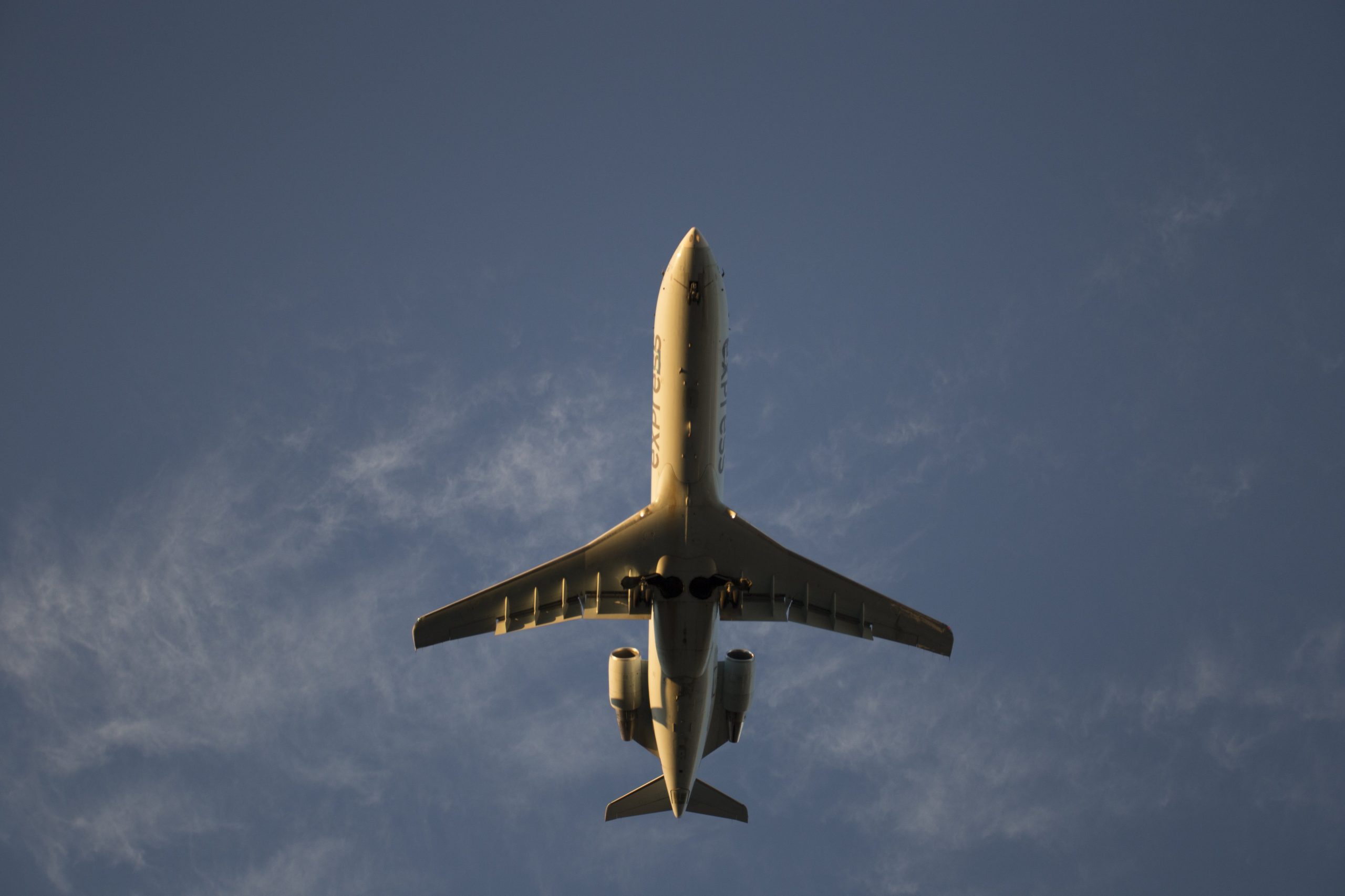 StockSnap_NWAPXFUMDW Commercial Airplane